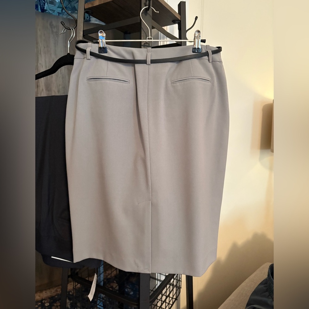 Calvin Klein Skirt Gray Belted‎ Pockets back Slit in Size 12 NWT